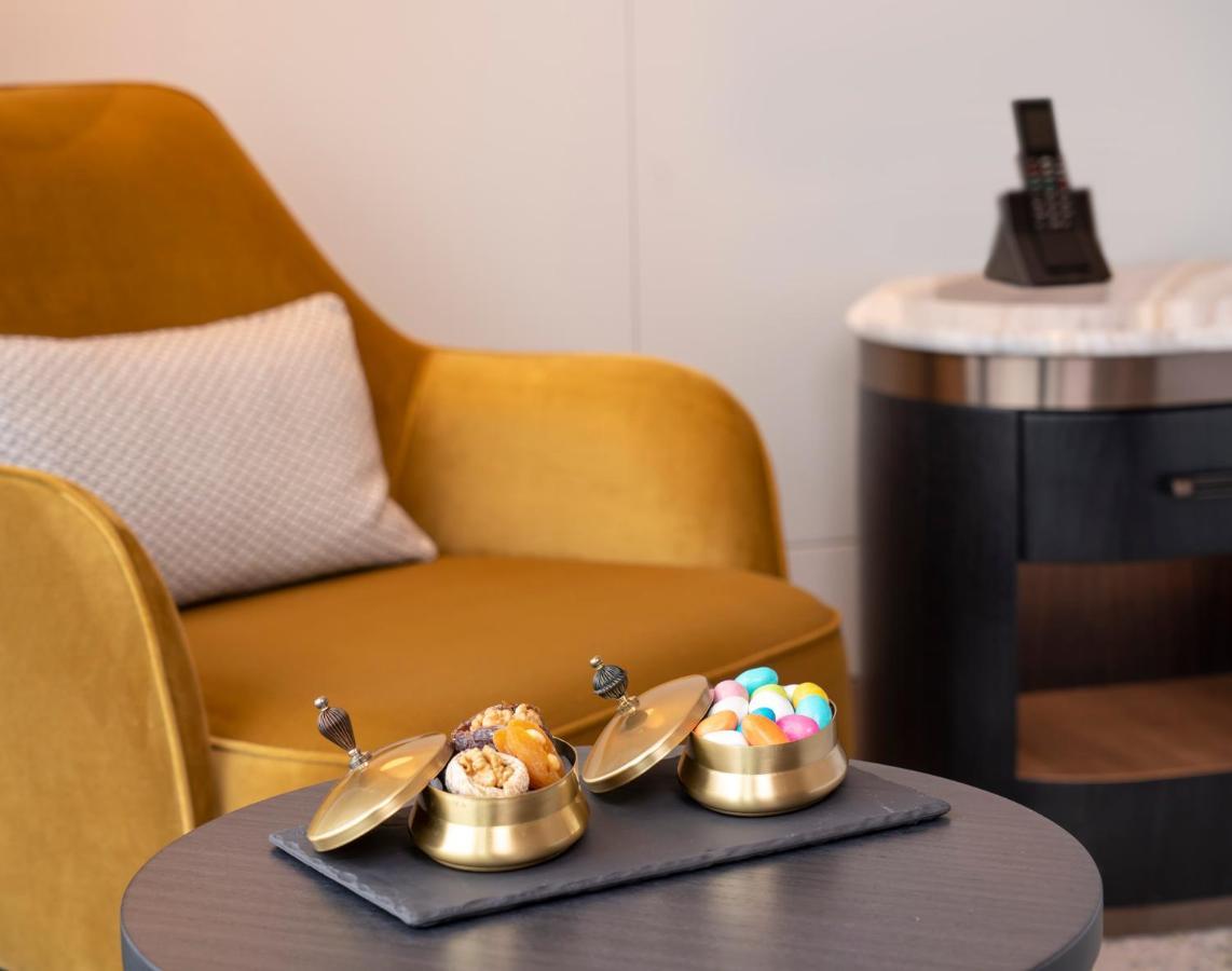 Address Istanbul Hotell Eksteriør bilde The interior of a suite at the hotel