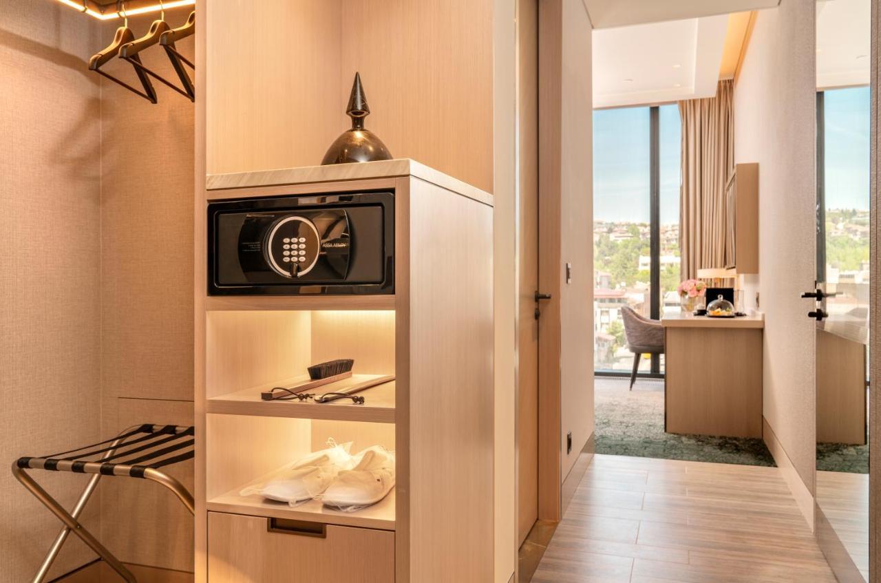 Address Istanbul Hotell Eksteriør bilde A safe in a hotel room