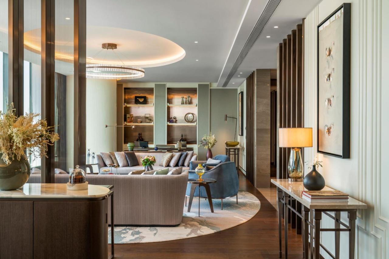 Address Istanbul Hotell Eksteriør bilde The living room of a three-bedroom apartment