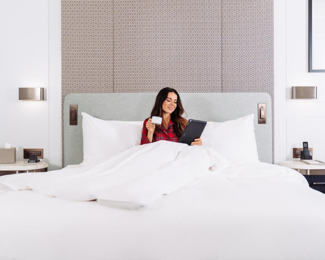 Address Istanbul Hotell Eksteriør bilde A guest in a bedroom at the Hilton London Paddington