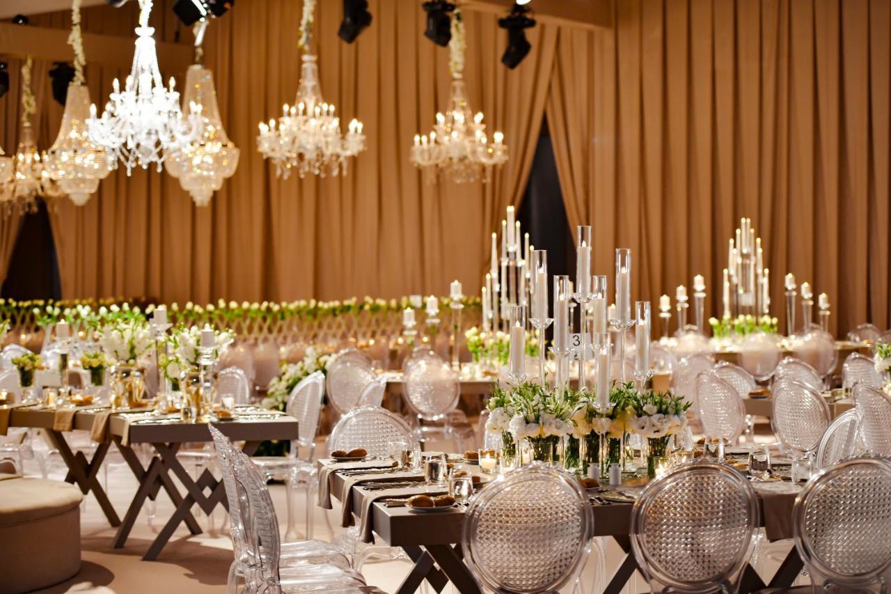 Address Istanbul Hotell Eksteriør bilde The ballroom at The Four Seasons Hotel, Hong Kong