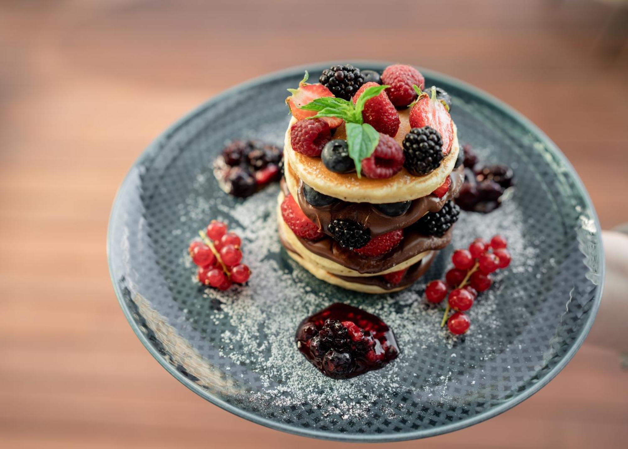 Address Istanbul Hotell Eksteriør bilde A stack of pancakes with fruit